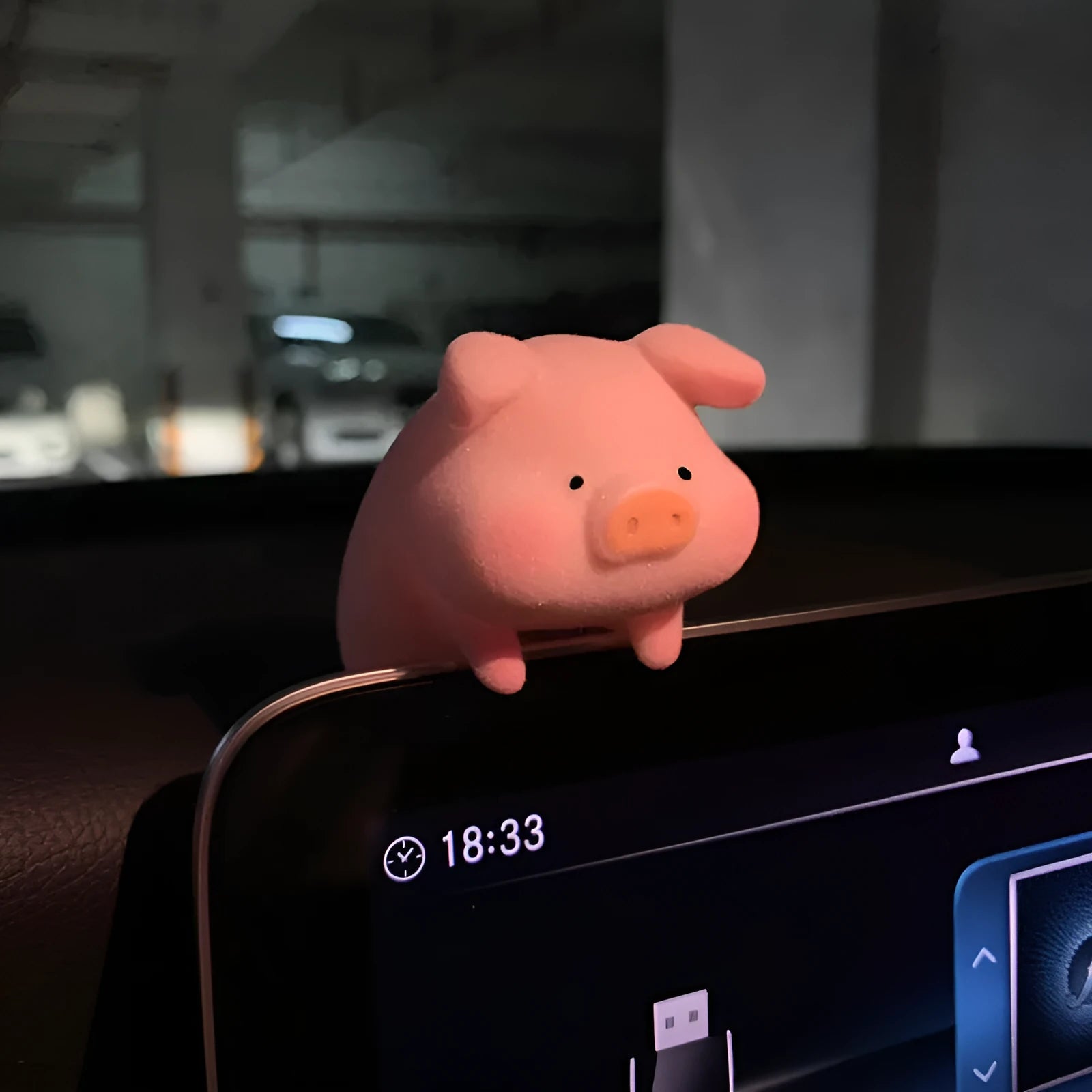 Cartoon pig resin car dashboard ornament decorative accessory