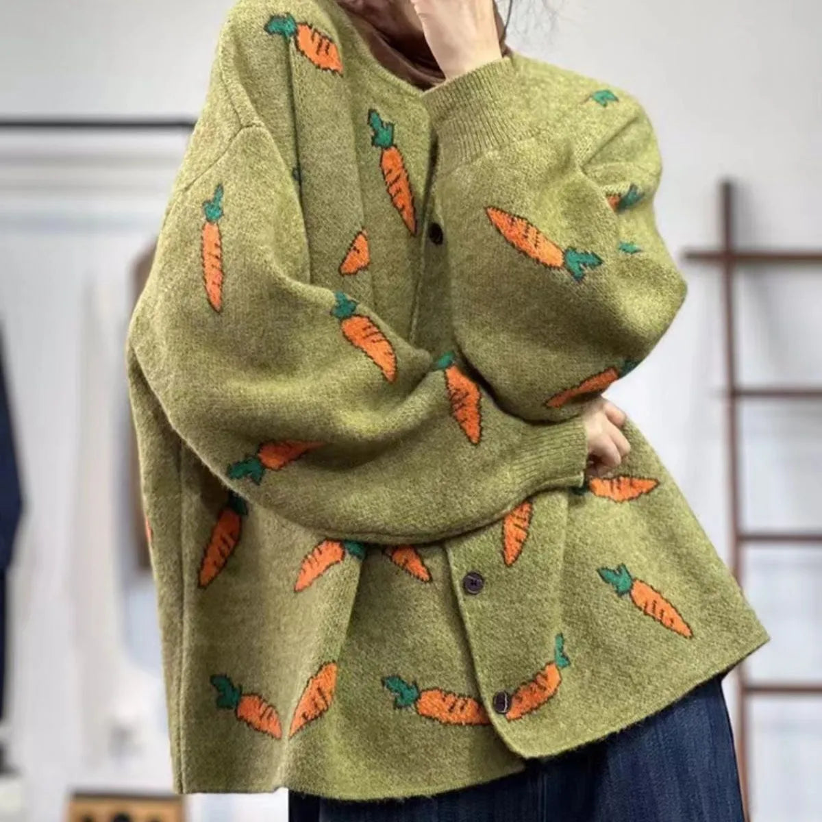Loose round neck cardigan with Mori artistic printing in colour contrast on viscose fabric.