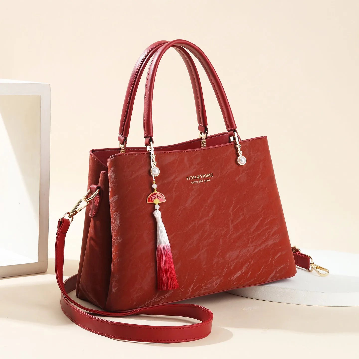 Women's large capacity PU leather handbag in horizontal square shape with outer slit pocket