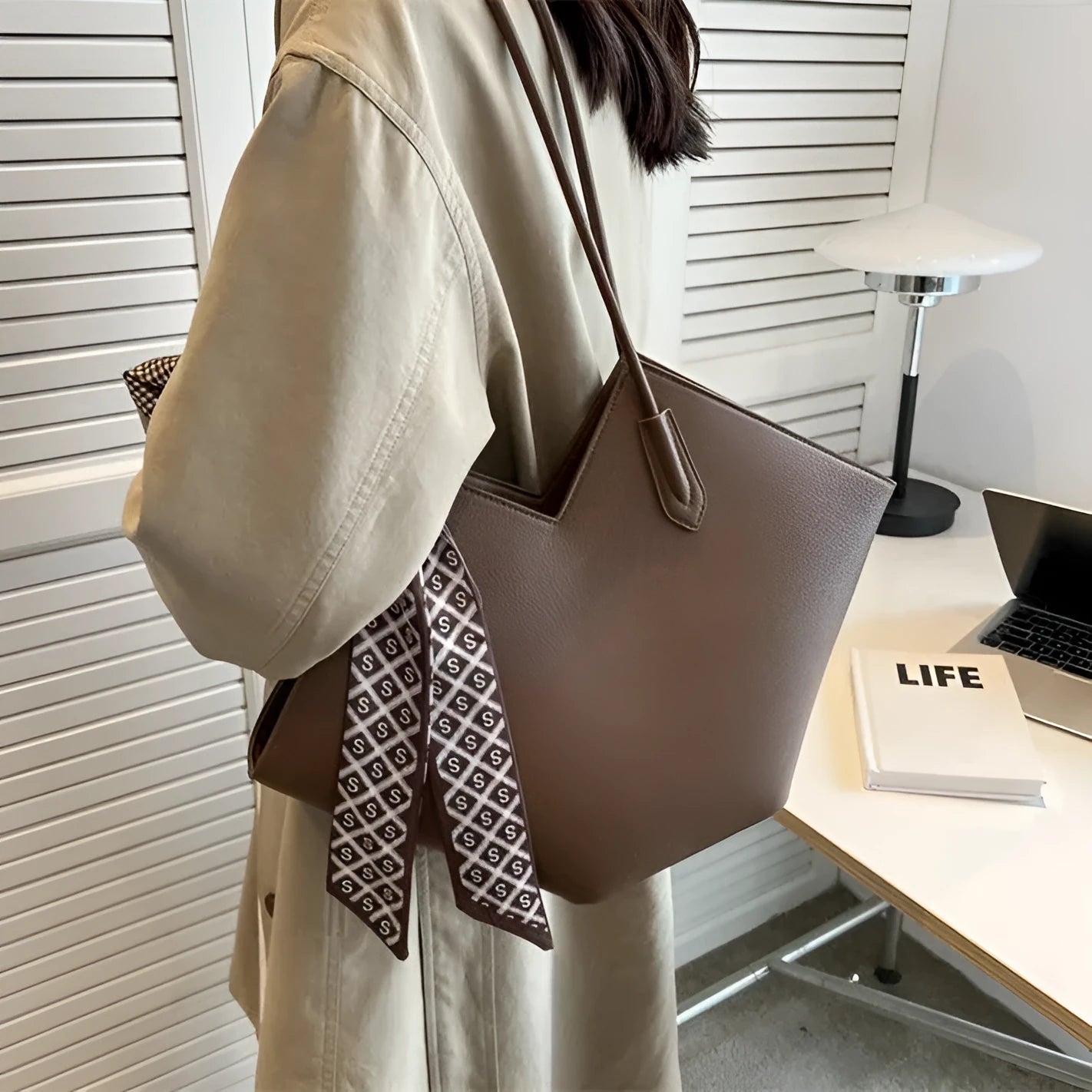 Women's large capacity PU leather shoulder bag in horizontal square shape with eight colour options