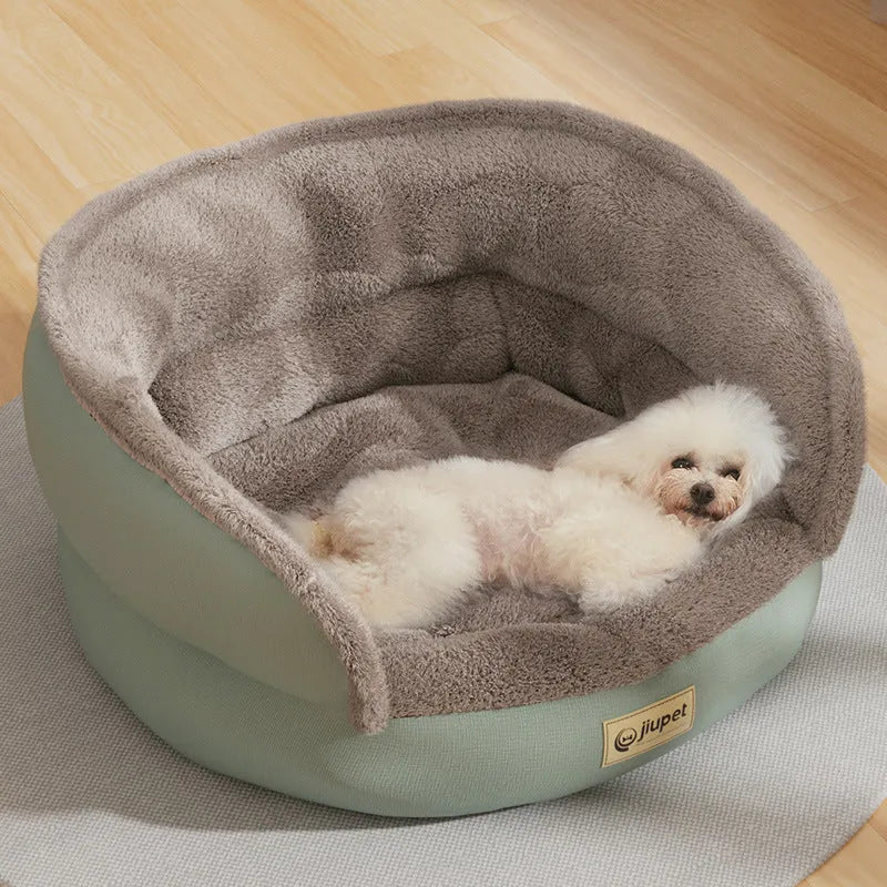 Green cloth sofa-style dog kennel with matching blanket, size M, on a wooden floor
