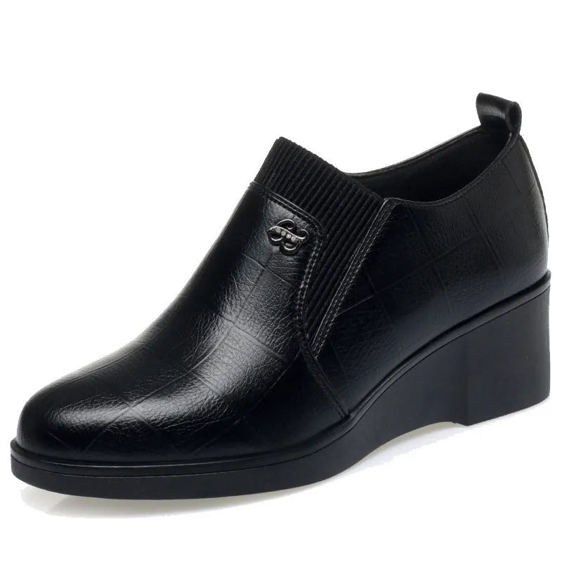 Women's wedge heel casual shoes in black, PU upper, round toe, low top design