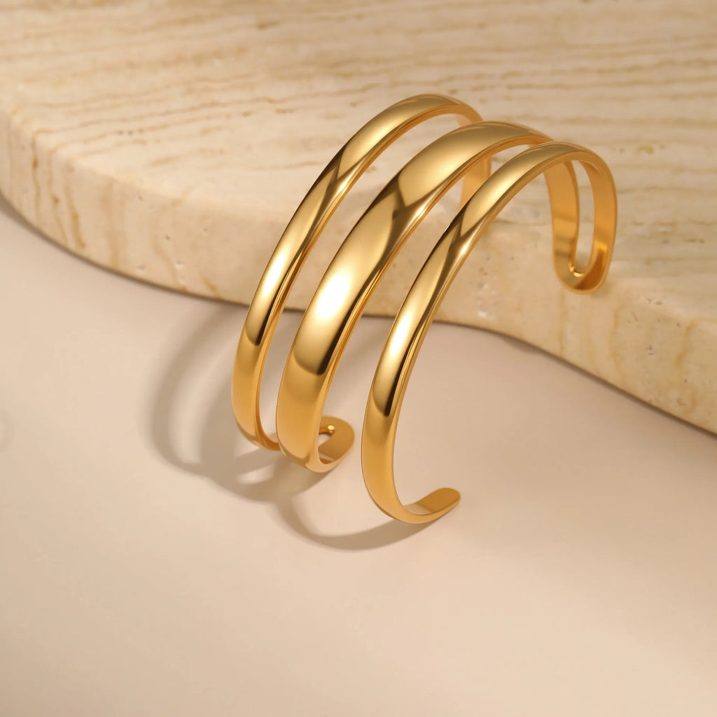 Women's stainless steel geometric line bracelet with 18K gold plating and simple opening clasp