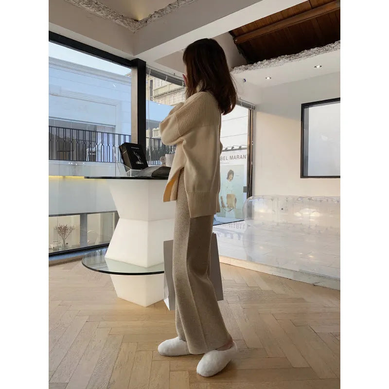 Women's cream white high-waist wide-leg knitted trousers for winter with a drooping mopping hem.
