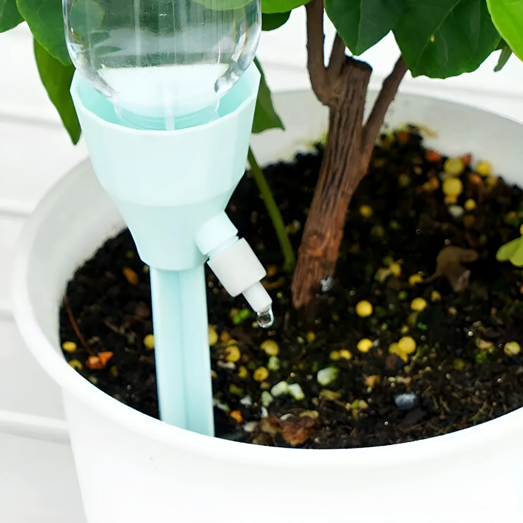 Automatic garden watering device in white PP plastic 16.5cm for plant root hydration