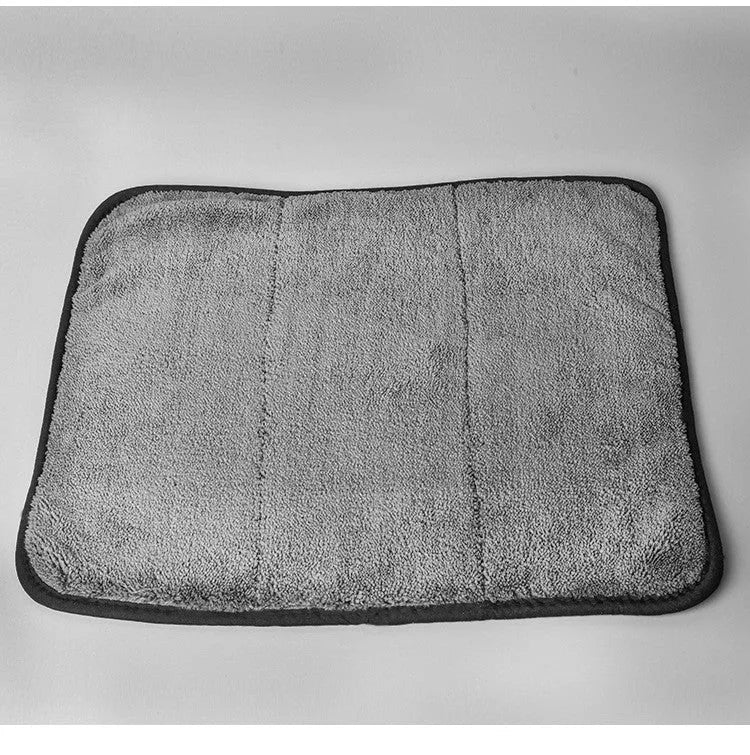 Double-sided velvet thickened car wash towel in coral fleece, available in multiple sizes, for automotive cleaning