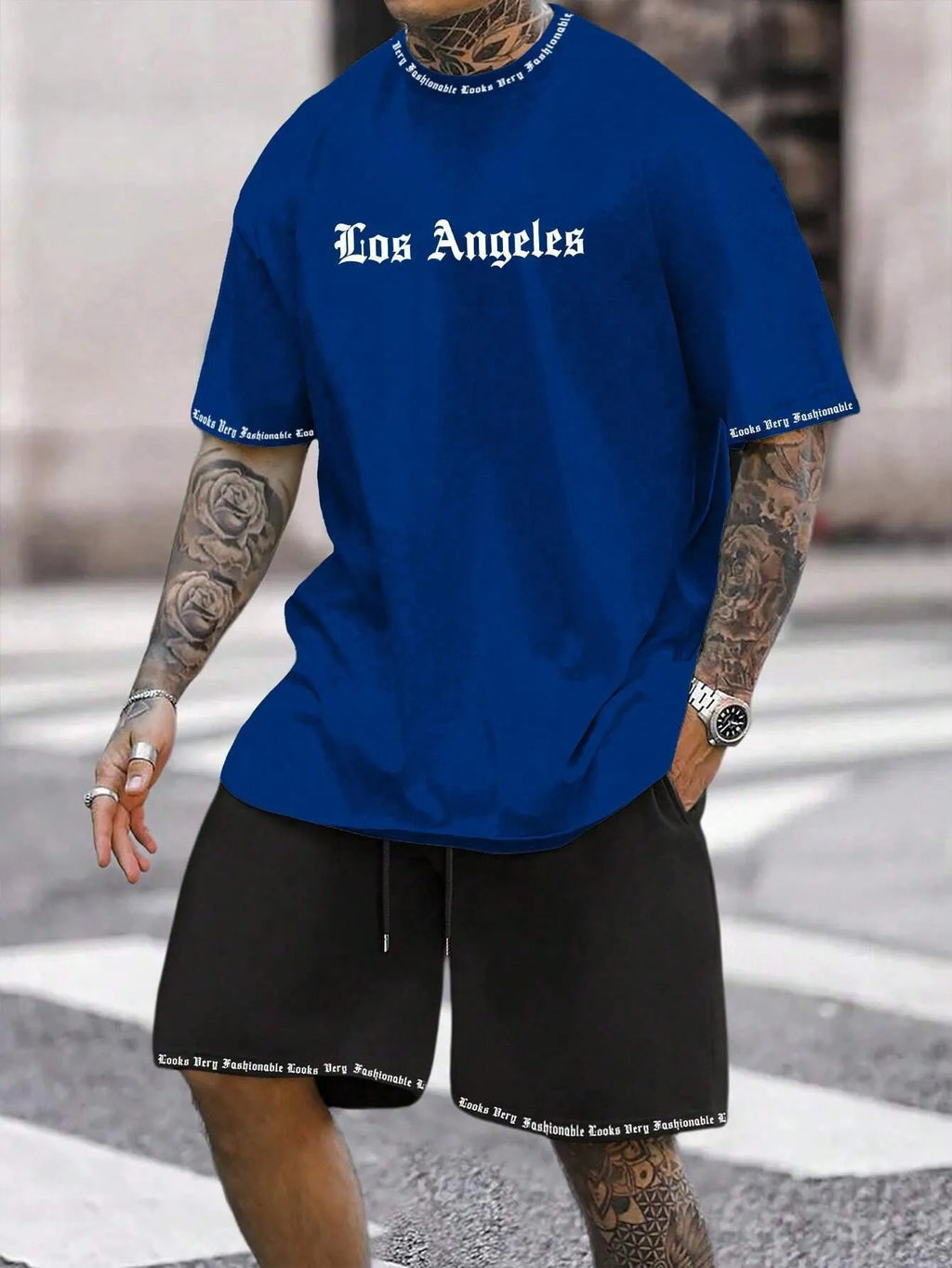 Sports style short-sleeved top and shorts set in quick-drying fabric.