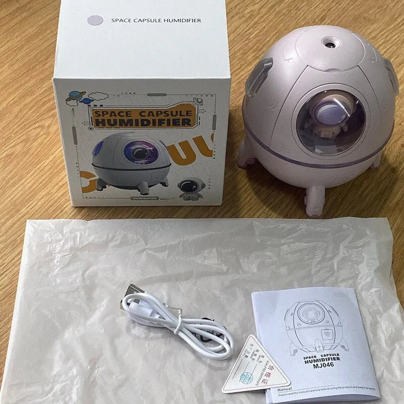Astronaut-themed USB desktop humidifier with colourful LED lights and 220ml water capacity