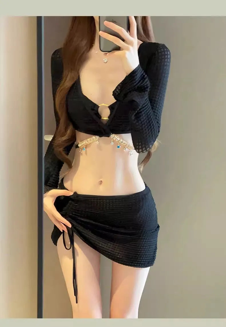 Women's long sleeve black and white bikini swimsuit made from polyester for swimming and wading