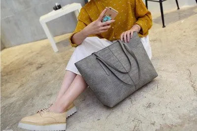 Women's simple fashion shoulder bag in black or grey with European design for spring summer 2021