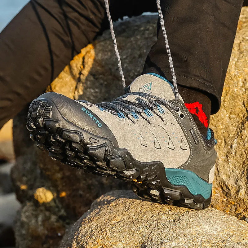 Men's black low top lightweight hiking shoes with EVA outsole and rubber sole on outdoor trail