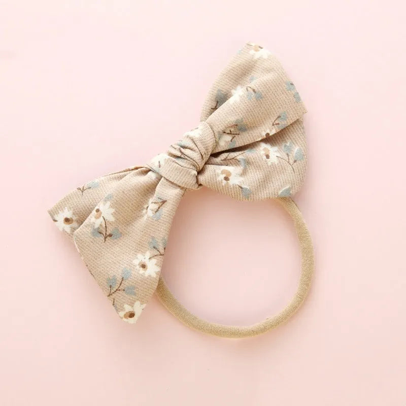 Children's knotted bow hair ring with Snow White print in cloth material