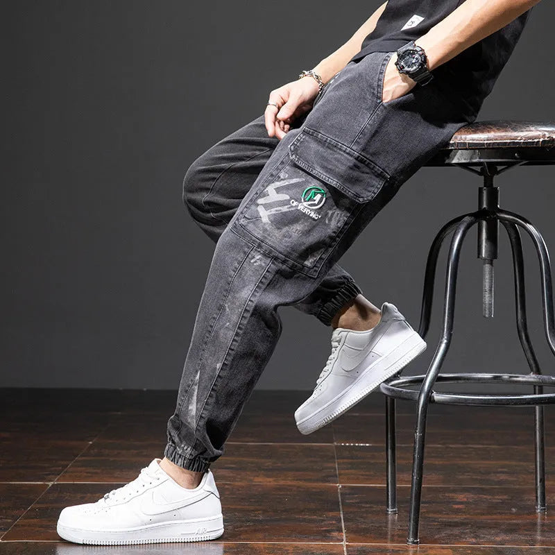 Men's straight leg cargo jeans in cotton with Korean style skinny opening