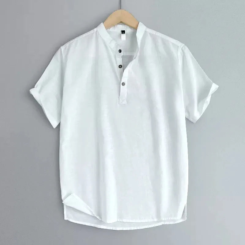 Men's solid colour short sleeve T-shirt in a thin cotton and linen fabric for summer.
