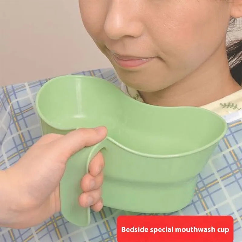 Green plastic bedridden patient gargle cup with flexible straw for elderly oral care