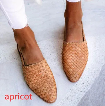 Adult baotou flat sandals with a buckle and pointed toe in six colour options.