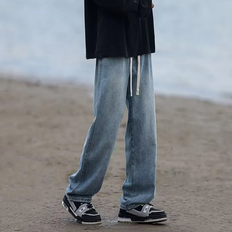 Men's straight-leg denim trousers in loose fit with drawstring waist closure