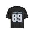 Loose-fitting casual t-shirt in black or white colour with regular sleeves and pullover style