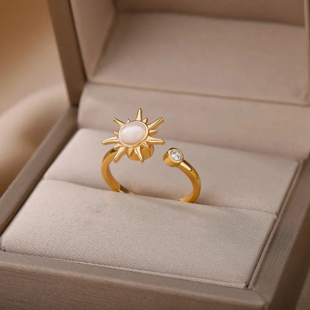 Adjustable rotatable decompression ring in gold finish with geometric design