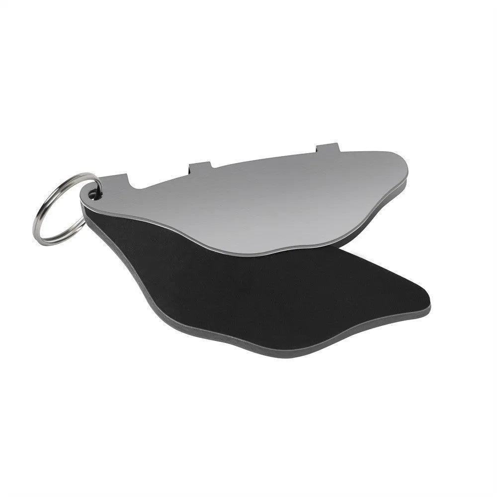 Mountain bike disc brake pads and linings in black or orange with metal scratch-resistant construction