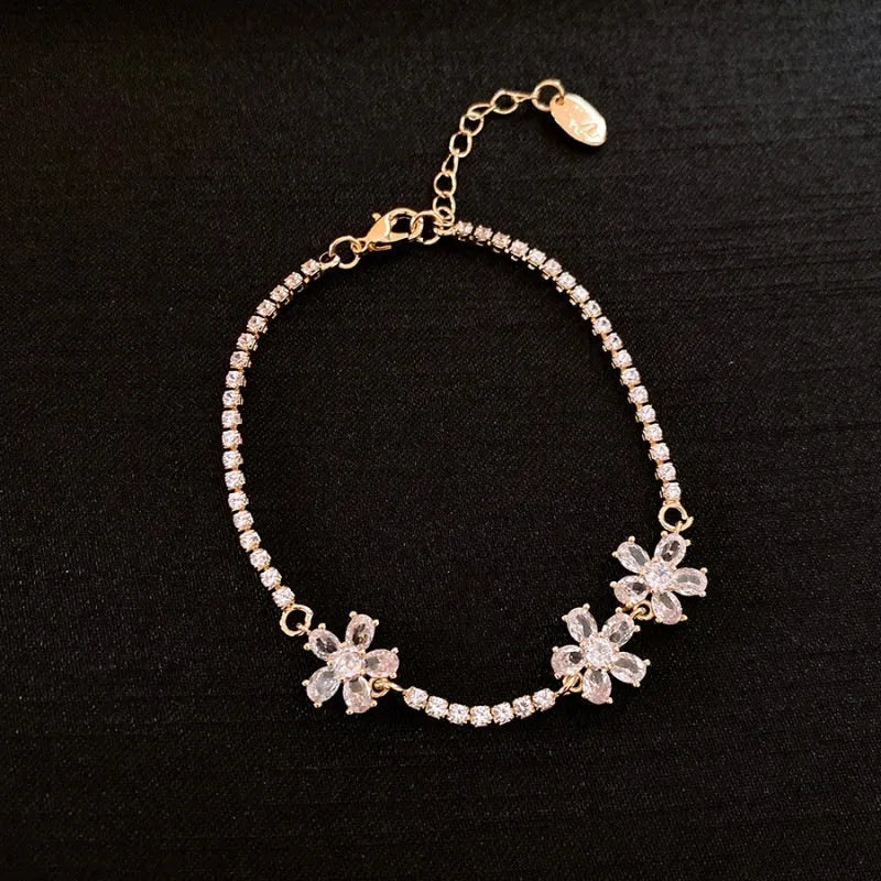 Gold copper women's bracelet with zircon inlay and quadrilateral geometric design
