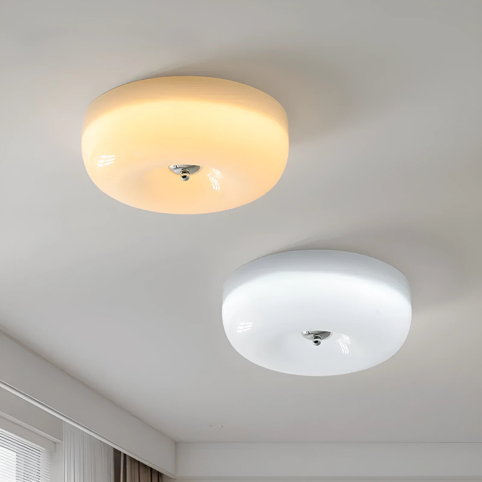 American-style cream coloured bedroom ceiling lamp with three-light colours and 40cm diameter.