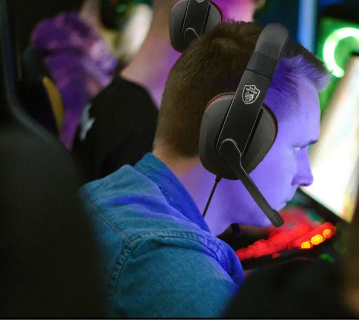Black wired gaming headset with 40mm speakers and 6.3mm straight plug