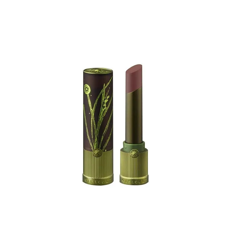 Matte brown lip mud in nude earth tones, long-lasting and easy to colour for fair skin