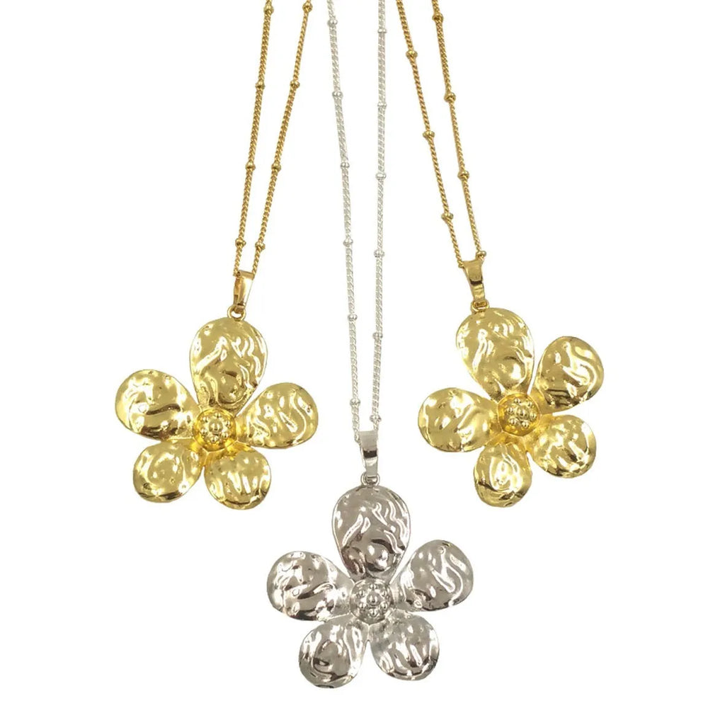 Brass 18K gold plated double ring flower pendant chain necklace on woman – gold colour