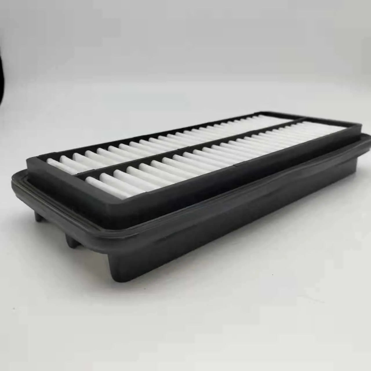 Black car air filter measuring 256mm x 113mm x 40mm for Hyundai compatible vehicles