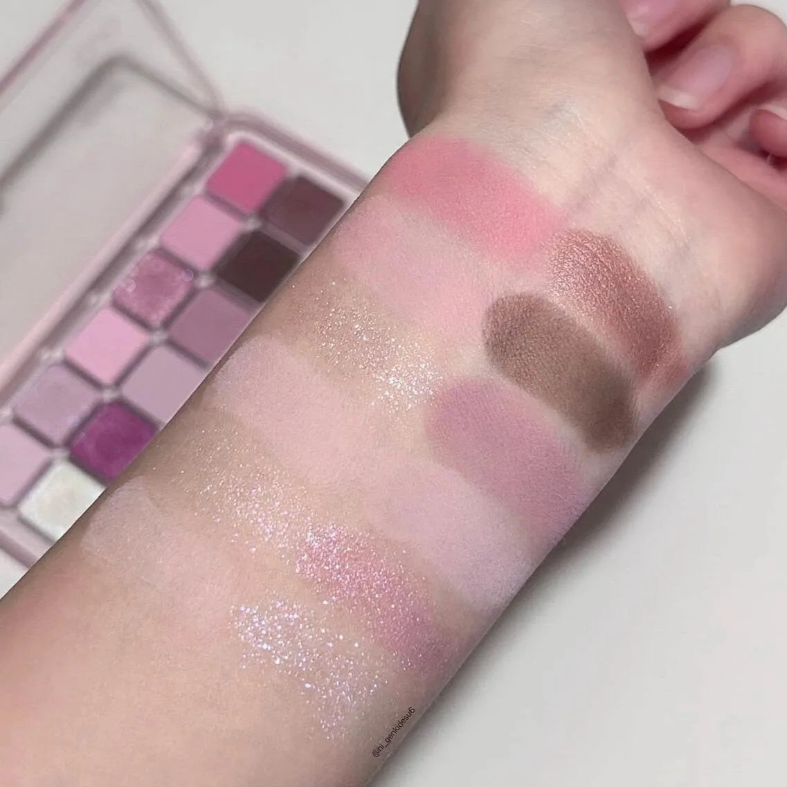 Creative Home 12 colour eye shadow palette showing Peach Apple and Cherry Plum shades