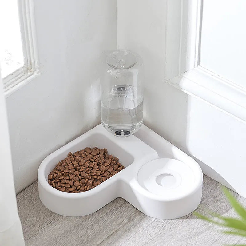 White cat water fountain with food-grade construction measuring 22x26x16cm for indoor pet hydration