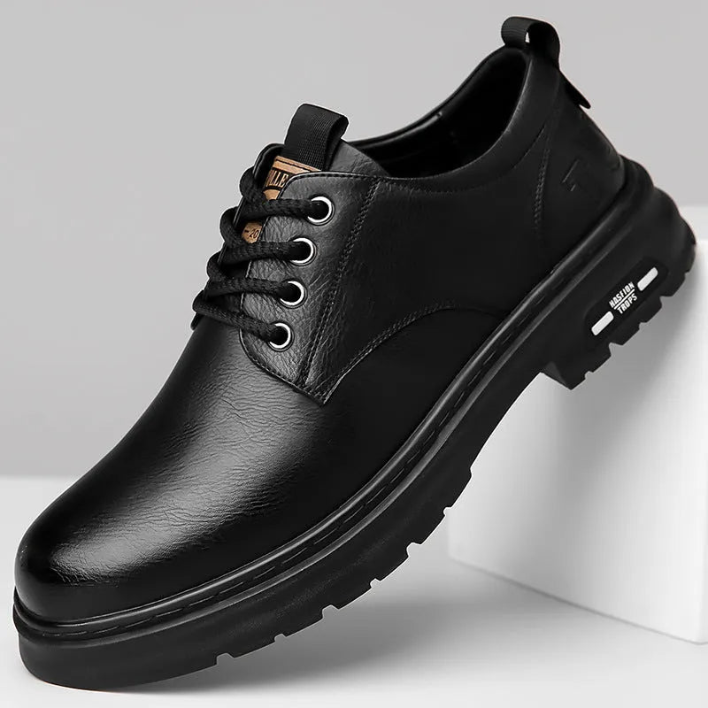 Men's black retro casual leather shoes with artificial PU upper and round toe on a neutral background.