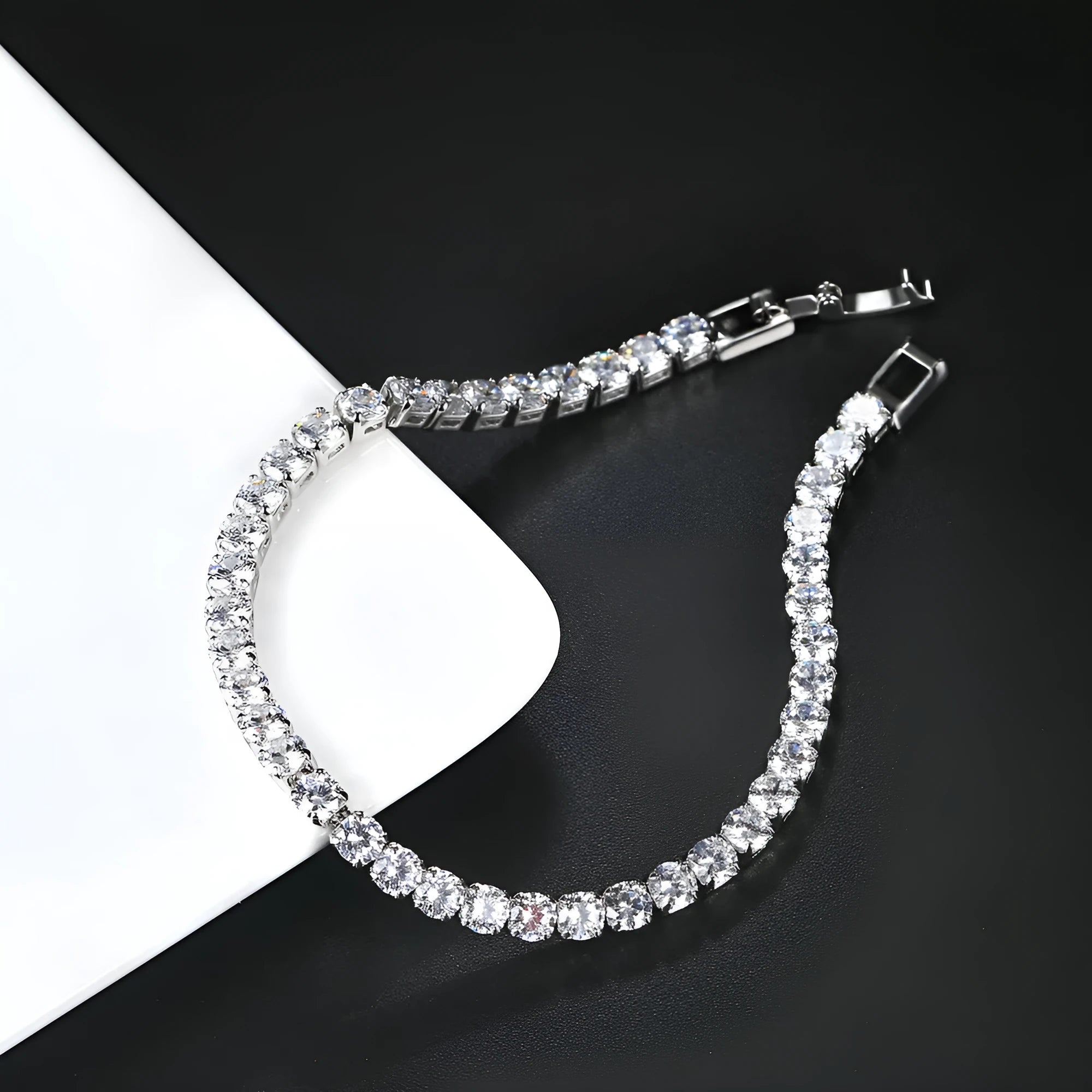 High-grade Light Luxury Rhinestone Bracelet For Women with Special-interest Design Unisex Alloy Geometry Style Travel Commemoration Gift Silver or Gold Claw Chain 17cm 19cm 21cm Sizes Electroplating Finish