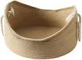 Wicker cat bed basket with corrugated scratching board for feline resting and claw maintenance