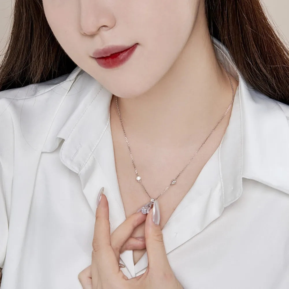 925 silver drop-shaped pendant necklace with platinum white diamond electroplated finish