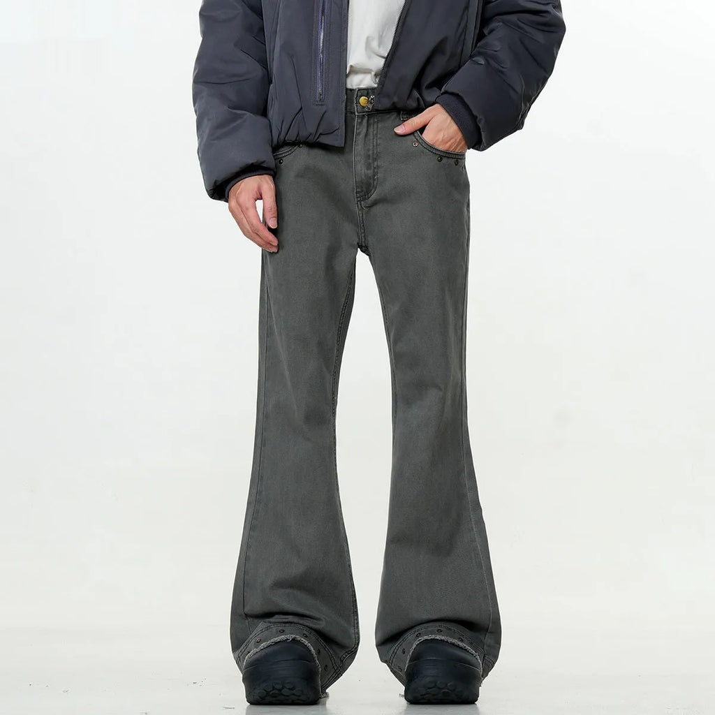 American retro straight-leg skinny jeans in black cotton fabric with a horn-shaped leg opening.