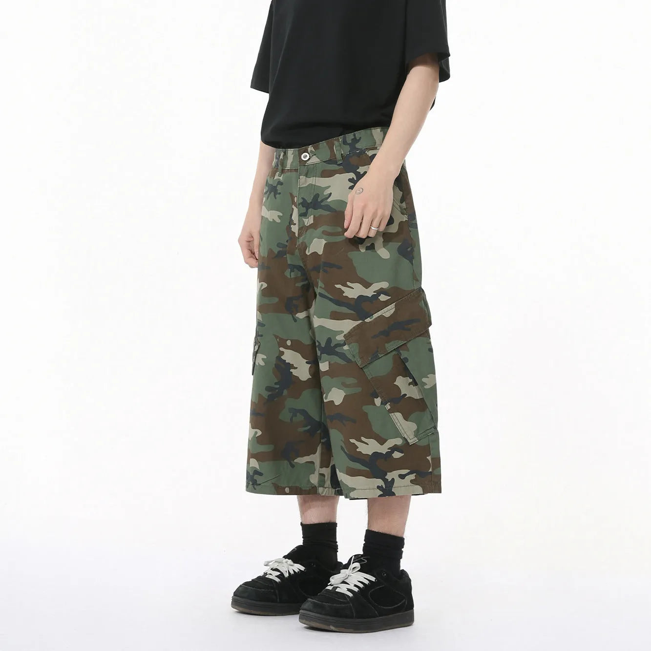 Men's camouflage cotton jeans with wide leg loose fit and large side pockets