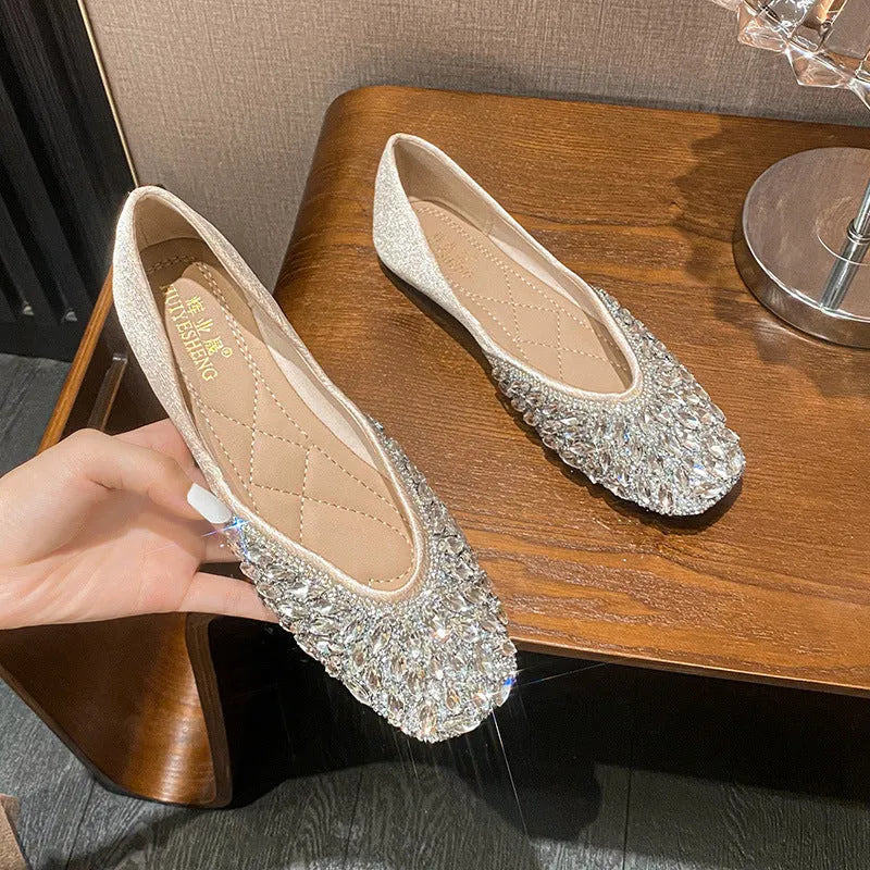 Flat bridesmaid shoes in satin with square toe and rhinestone decorations in silver and gold