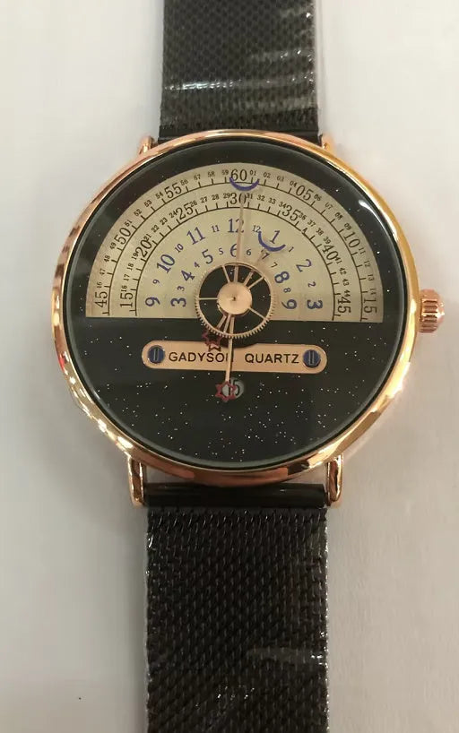 Gold or silver mens sports watch with 40mm round dial and stainless steel strap