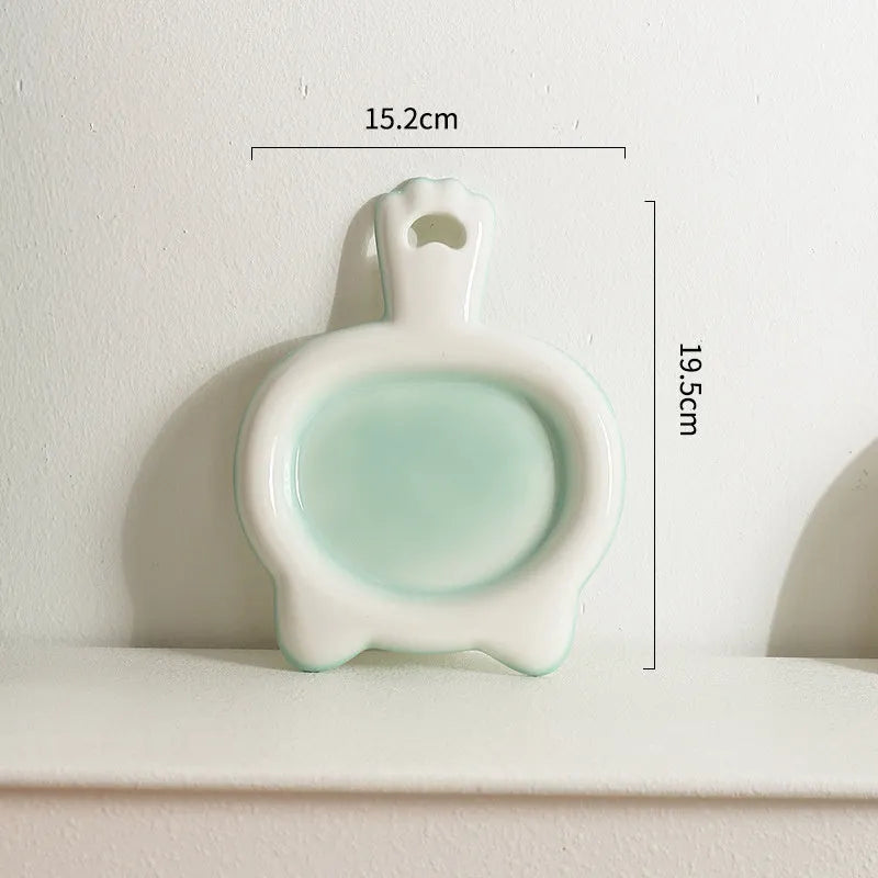 Ceramic cat bowl with shallow mouth design in selected colour