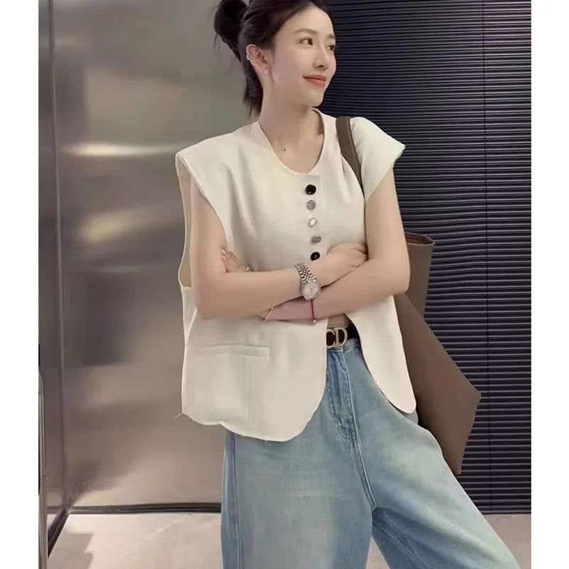 Women's loose fit solid colour polyester vest with pockets in milk white.