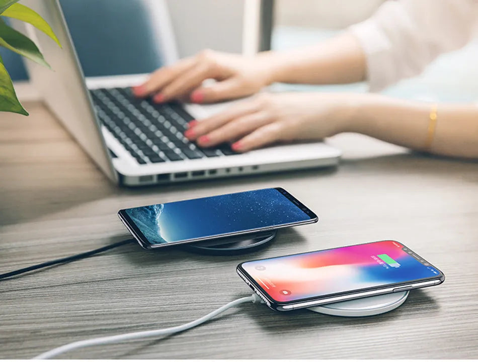 Glass disc wireless charger for smartphones in black or white with charging indicator