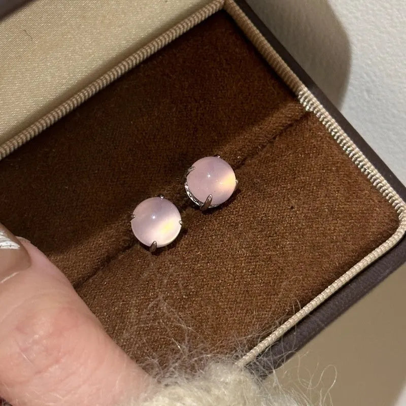 Round chalcedony stud earrings with four-claw setting in Chinese retro style