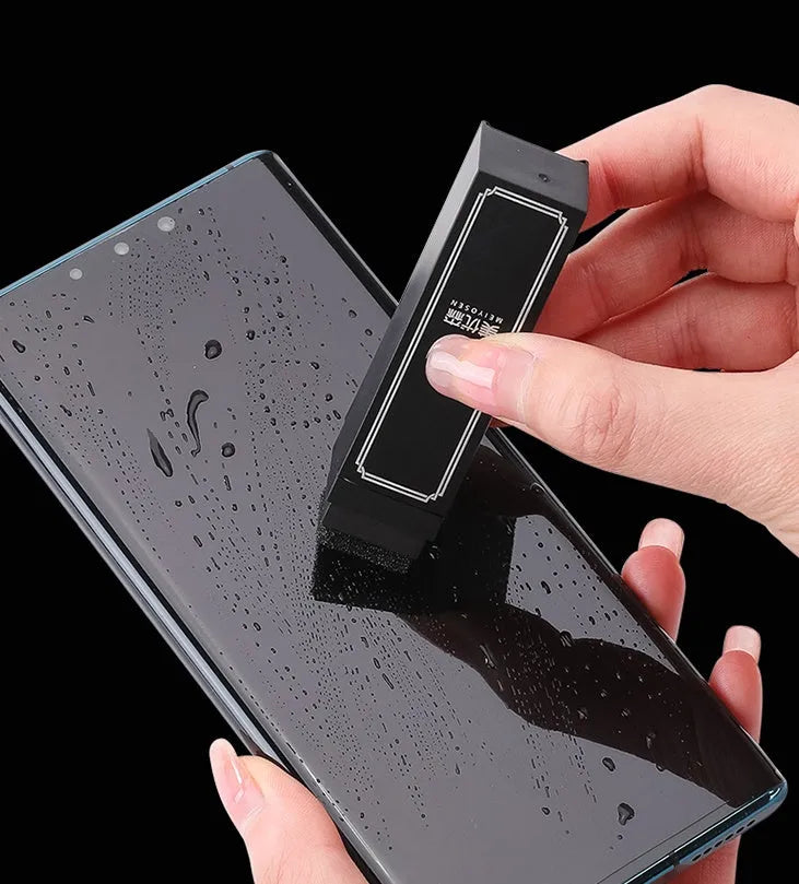 Disposable mobile phone screen cleaner kit with 40 pre-moistened cleaning sheets for smartphones and tablets