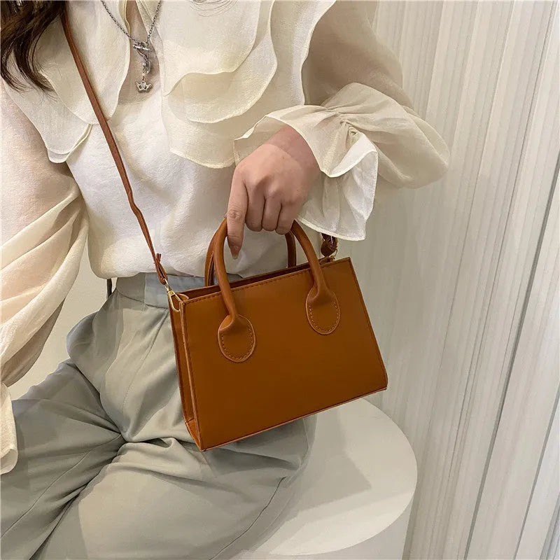 Retro casual women's small square bag in PU leather with single shoulder strap and document compartment
