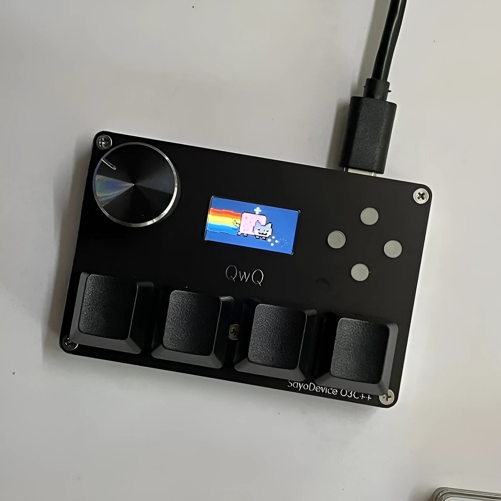 Customisable magnetic axis game keyboard keypad with colour screen, control knob, and RGB backlighting