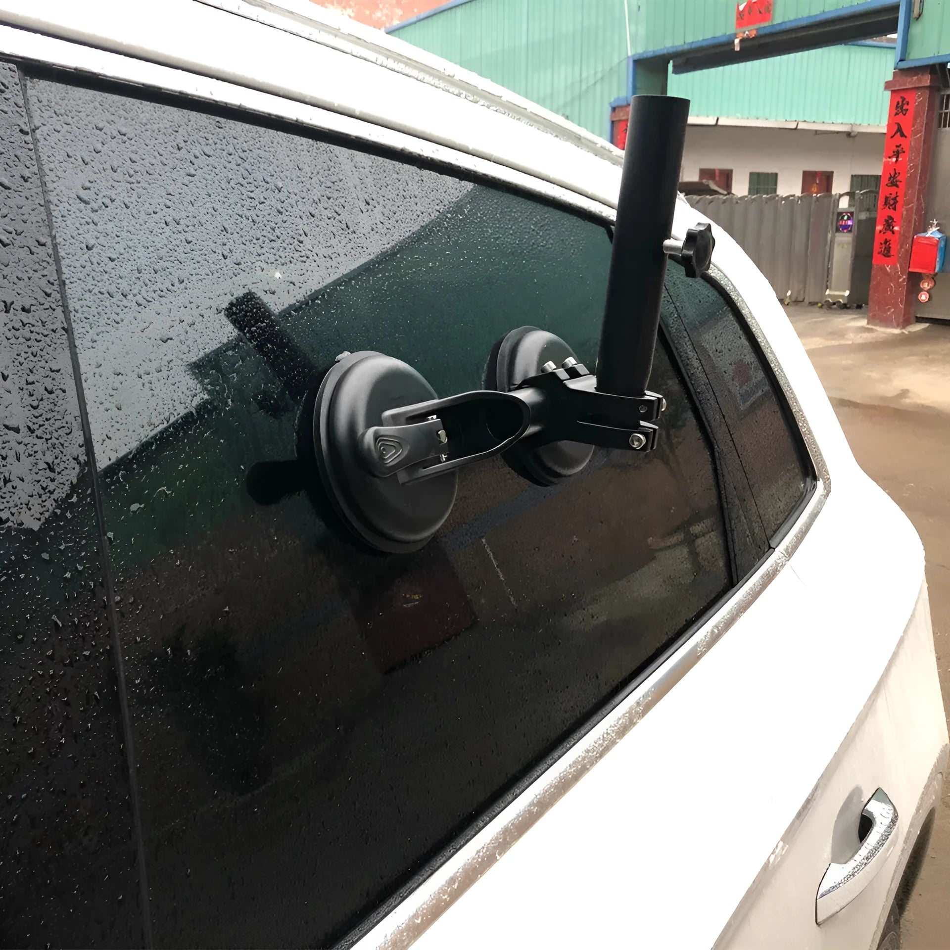 Black off-road car sucker base with round glass sucker for flagpole mounting