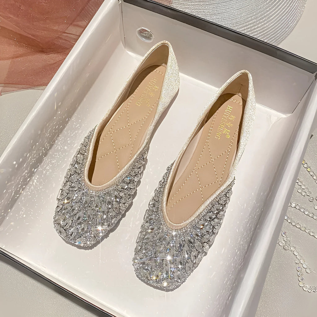 Flat bridesmaid shoes in satin with square toe and rhinestone decorations in silver and gold
