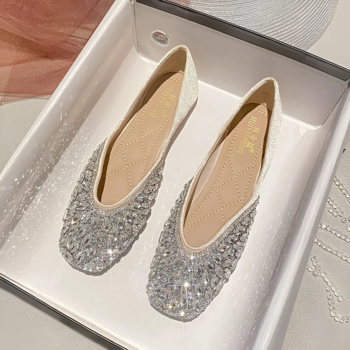 Flat bridesmaid shoes in satin with square toe and rhinestone decorations in silver and gold